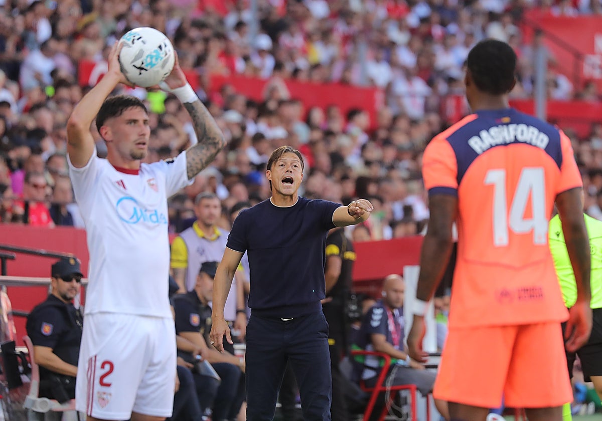 Almeyda celebra la victoria ante el Barcelona en el Ramón Sánchez-Pizjuán