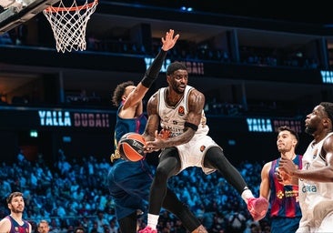 El Barça paga caro el largo e histórico viaje a Dubái