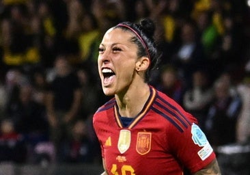 Cicatriza la herida Jenni Hermoso tras un año de ausencias, reivindicaciones y reproches a Tomé