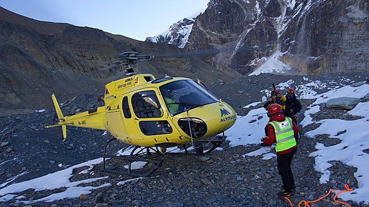 Caos en el Everest: rescates imposibles, burocracia y negocio