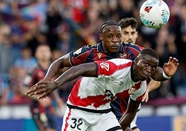 El estreno de Nobel Mendy con el Rayo: exhibición defensiva y cambio por molestias