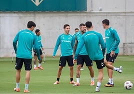 Alineaciones oficiales del Genk - Betis de la Europa League 2025-2026: Deossa, titular