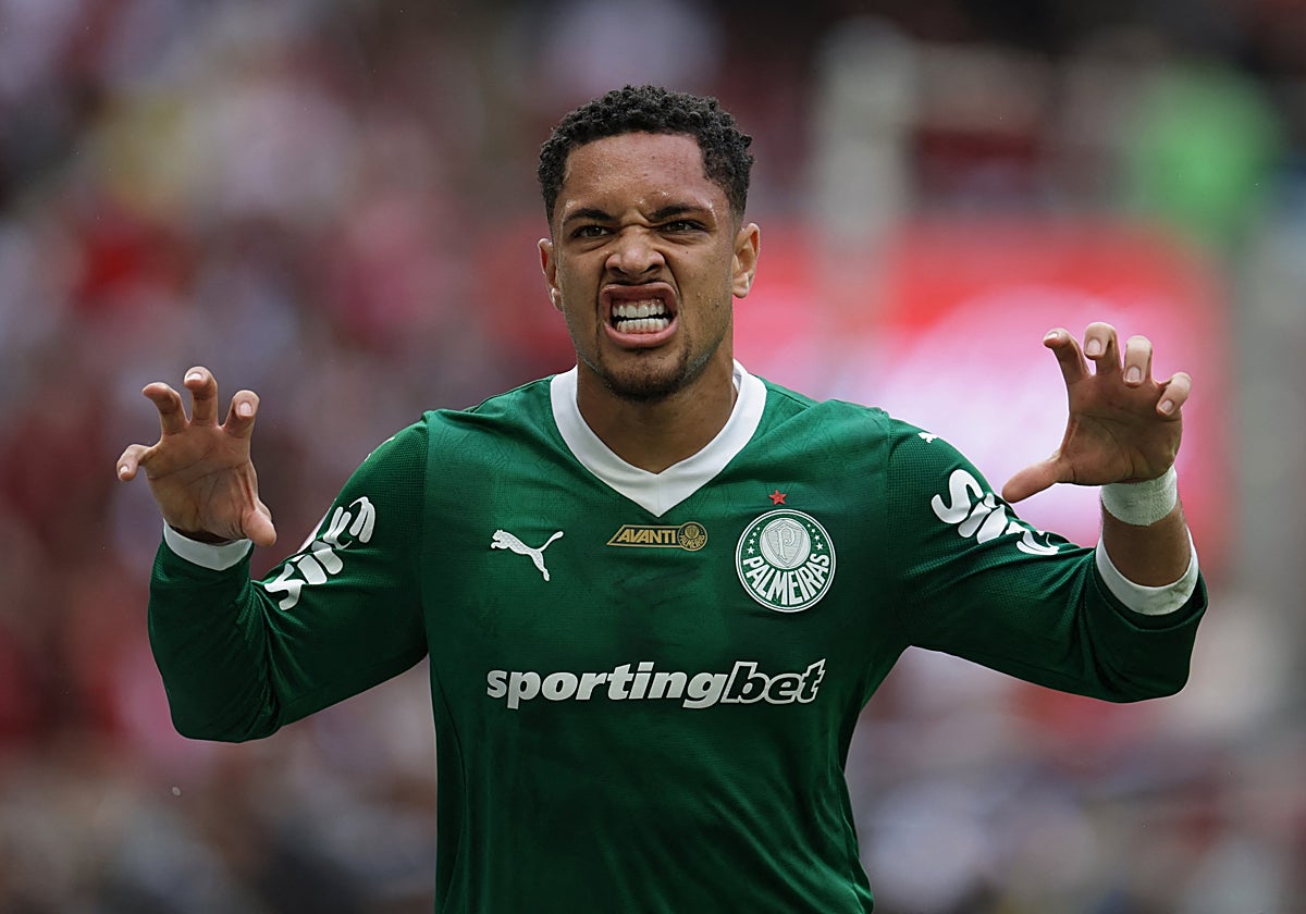 Vitor Roque celebrando su gol ante el Flamengo