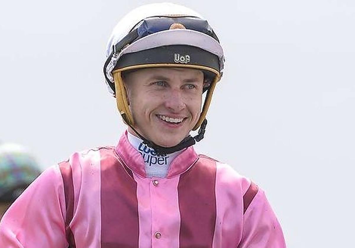 James Innes Jr., después de una carrera.