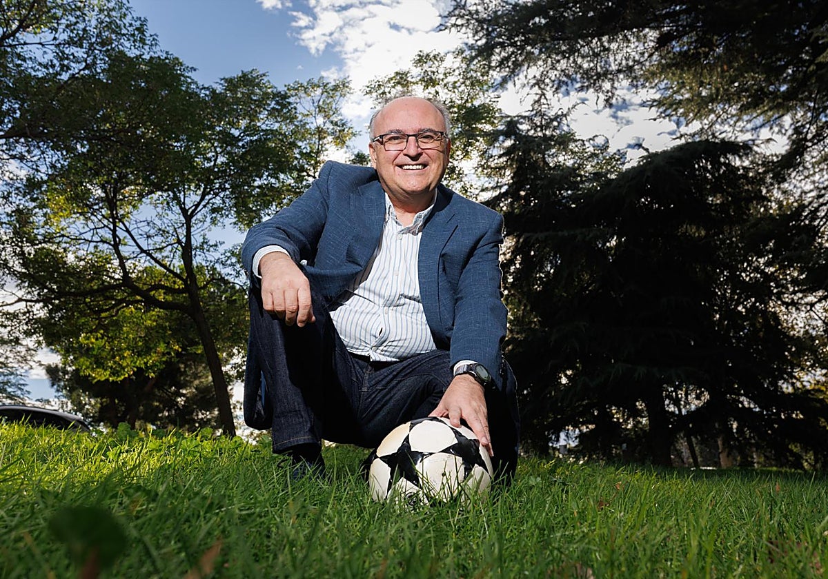 José Luis Martín Ovejero posa para la entrevista con ABC