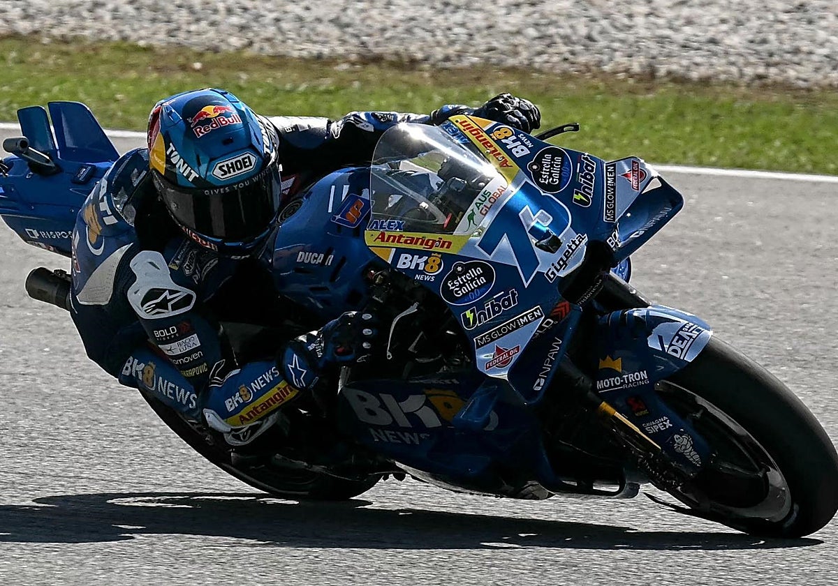 Álex Márquez pilota sobre el asfalto de Sepang