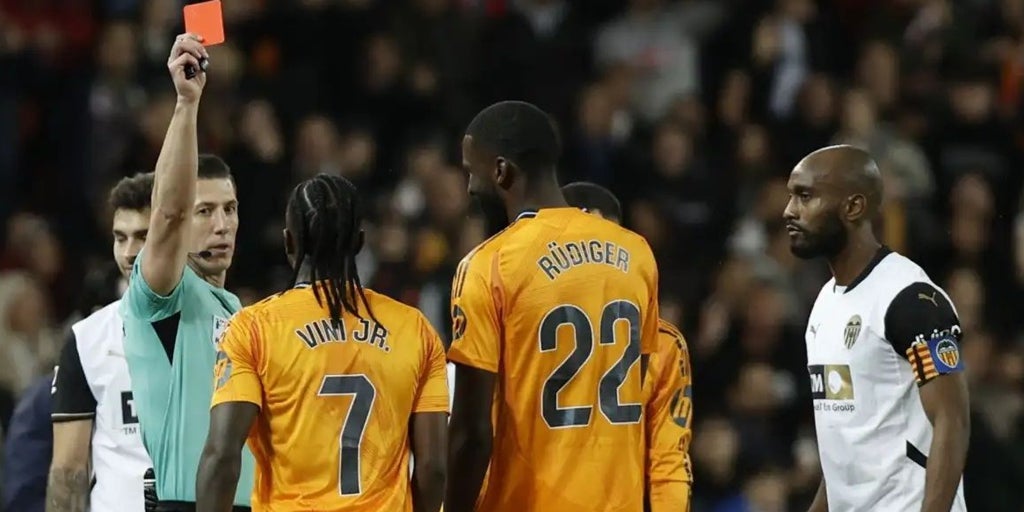 Quién es Soto Grado, árbitro del Real Madrid - Barcelona, y quién es el responsable del VAR en El Clásico de LaLiga