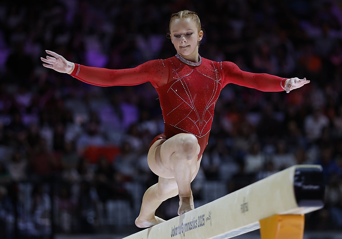 Dulcy Caylor, durante los Mundiales de gimnasia de Yakarta, Indonesia
