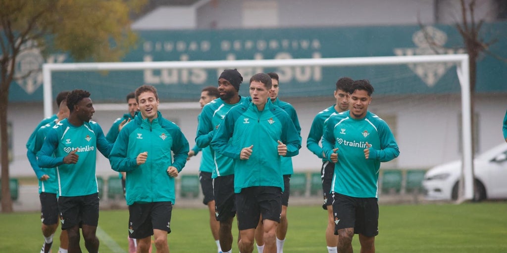 El Betis vuelve al trabajo con cinco ausencias