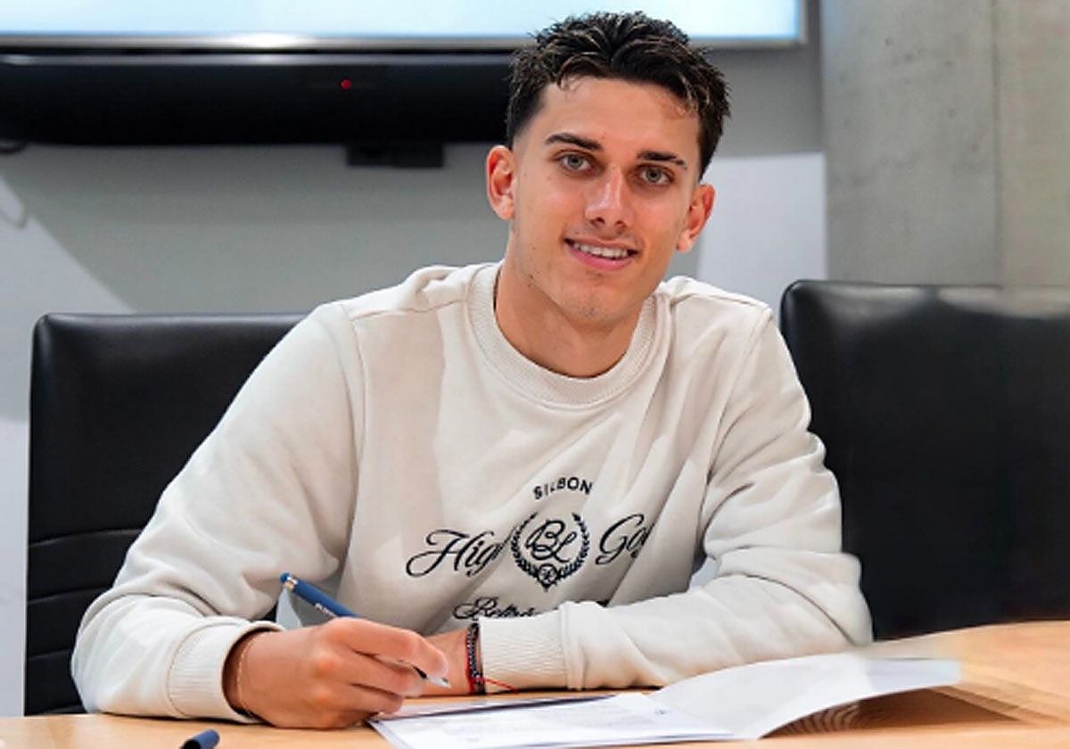 José Reyes, hijo del malogrado canterano del Sevilla, tras firmar su nuevo contrato con el Real Madrid