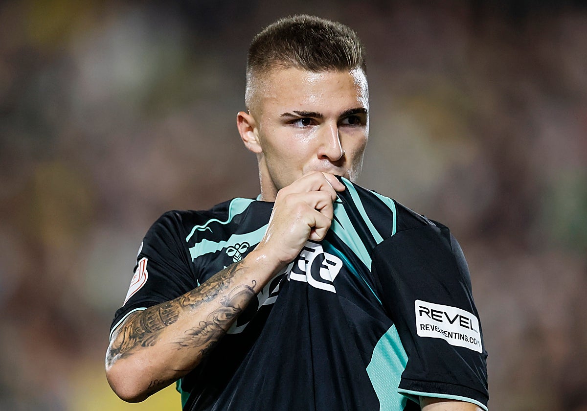 Pablo García makes history at Betis: the first academy player to score in all categories