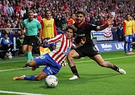 El Atlético se deshace con solvencia de un Sevilla inofensivo