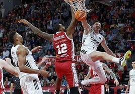 Un gigante Tavares guía al Madrid en su primera victoria a domicilio