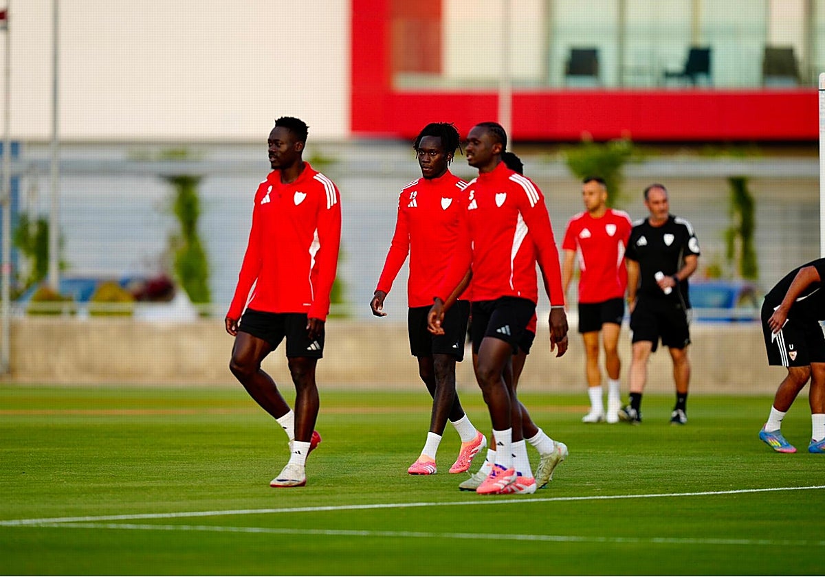 Akor, Mendy y Nianzou, en el entrenamiento de este lunes