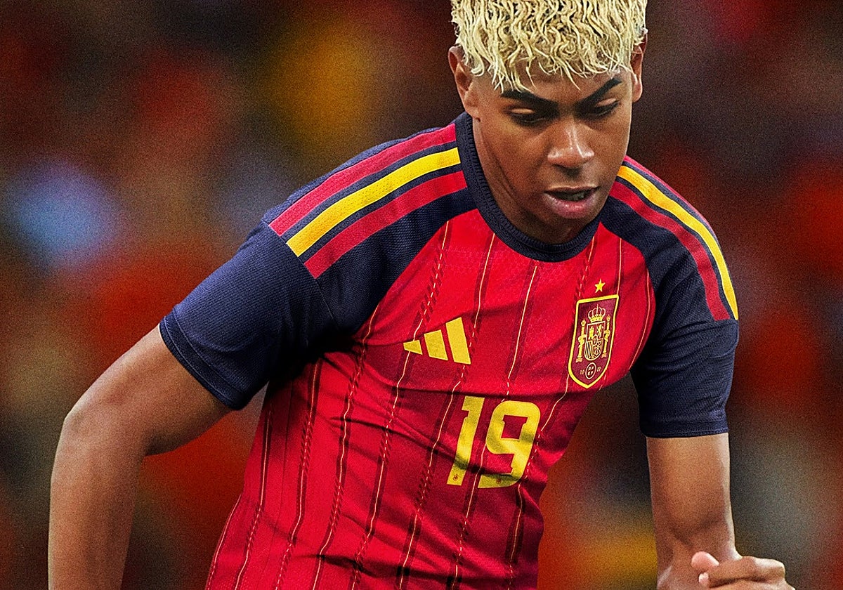 Lamine, con la nueva camiseta de la selección