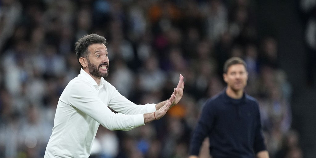 El Valencia, segundo equipo más goleado de LaLiga, ha ensayado reforzando su defensa ante el Betis