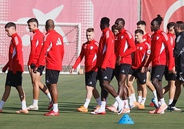 Alineaciones oficiales del Sevilla - Osasuna de LaLiga EA Sports 2025-2026: defensa de cuatro sin Azpilicueta