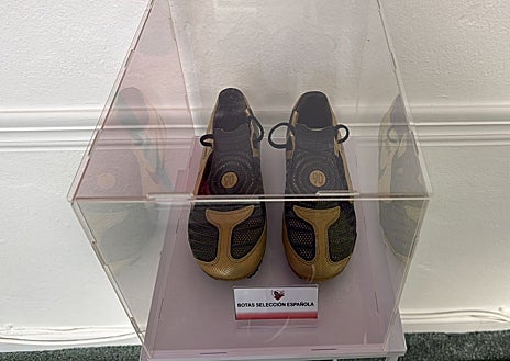 Imagen secundaria 1 - En este museo el visitante y amante del fútbol puede encontrar objetos que sirven para entender la esencia de este genial futbolista