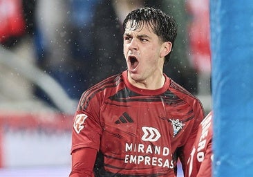 El golazo de volea de Gonzalo Petit para darle el triunfo al Mirandés frente al Sporting