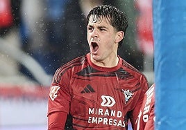 El golazo de volea de Gonzalo Petit para darle el triunfo al Mirandés frente al Sporting