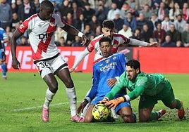 El Madrid aburre y empata a nada en Vallecas