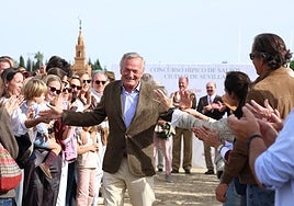 Luis Astolfi recibe un emotivo homenaje del Ayuntamiento de Sevilla y el Real Club Pineda por una vida dedicada a la hípica