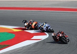 Bezzecchi se impone a Álex Márquez y a Acosta en Portimao