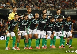 ¿Por qué el Betis vistió de negro con calzón blanco en Mestalla ante el Valencia?
