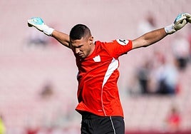 Vlachodimos y sus opciones de prolongar su estancia en el Sevilla FC