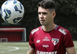 El brasileño Oscar se desploma tras sufrir un problema cardíaco y es hospitalizado de urgencia