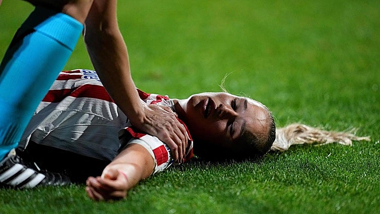 Derrota con gran susto de un Atlético aturdido, y victoria del intratable Barça