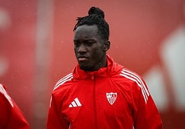 Se acuerdan de Lukebakio en el entrenamiento del Sevilla