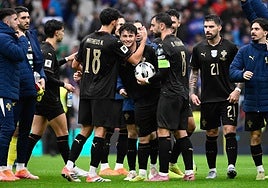 Cristiano es feliz... pero se tira de los pelos: sin él, Portugal marca 9 goles y se clasifica para el Mundial