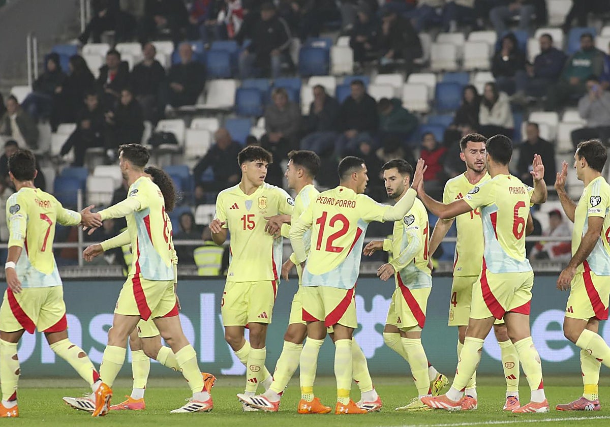 Los jugadores españoles celebran uno de los goles