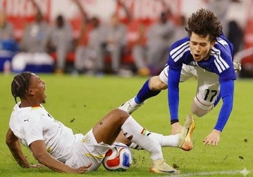 Espeluznante lesión: le destrozan la pierna de una brutal patada y se perderá el Mundial