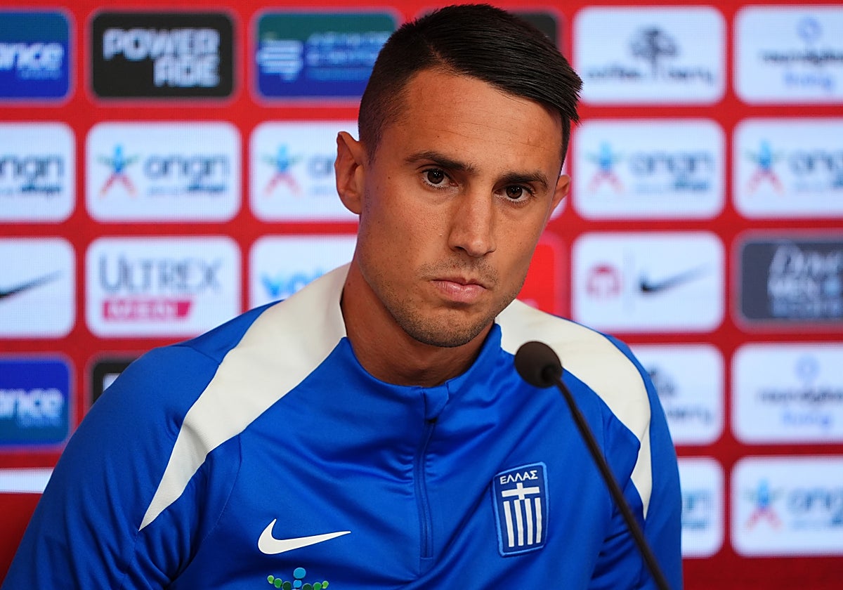 Vlachodimos, en sala de prensa con la selección griega