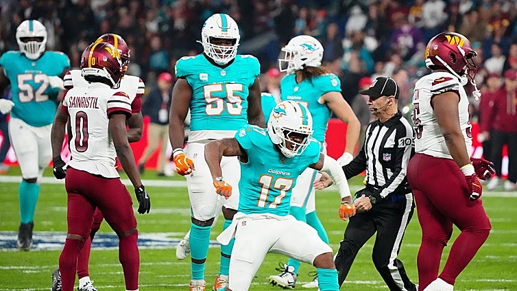 Épica victoria de los Dolphins y un Bernabéu casi hasta los topes: la NFL se va de Madrid con un sobresaliente