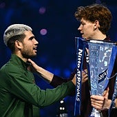 Alcaraz choca contra un Sinner soberano en su territorio