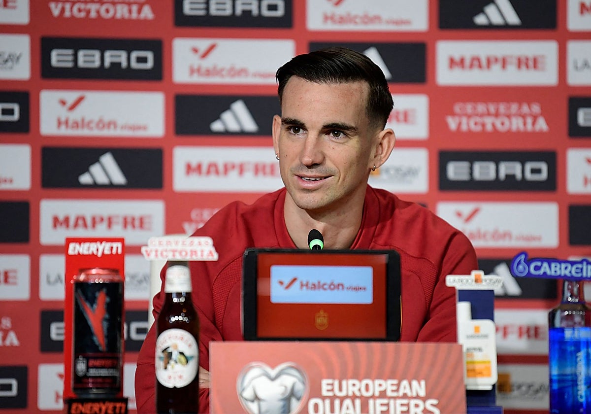 Fabián, durante la rueda de prensa ofrecida este lunes en el estadio de la Cartuja