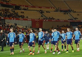 España, este martes, en el calentamiento en La Cartuja