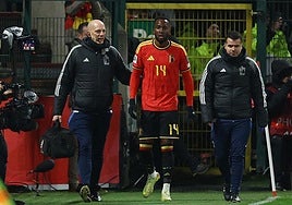 A Lukebakio se le junta una sanción del Sevilla en Portugal y una grave lesión