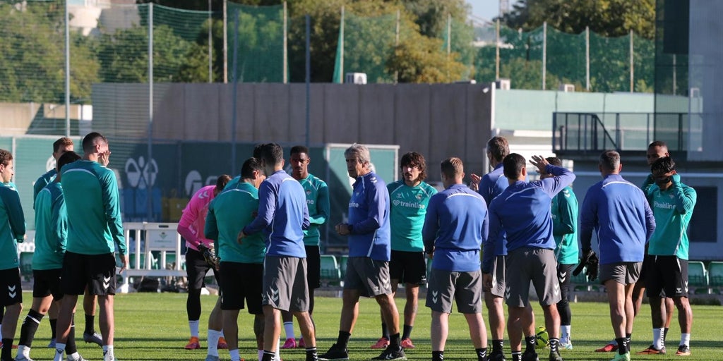 Pau López: Betis Injury Update