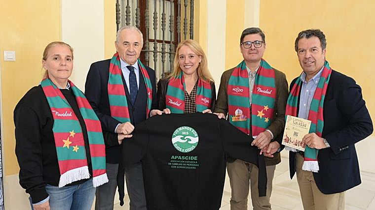 Gordillo se marcha de un acto del Ayuntamiento para no fotografiarse con Joaquín Caparrós