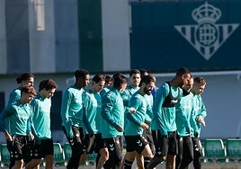 Alineaciones oficiales del Betis - Girona de LaLiga EA Sports 2025-2026: onces y banquillo de suplentes