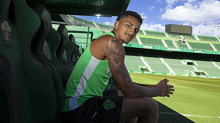 Álvaro Rodríguez:  «No tengo que demostrar nada al Madrid, al Elche sí cada día»