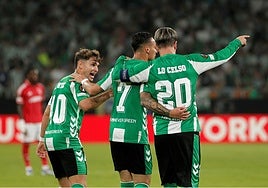 Ángel Ortiz, Antony y Lo Celso en el choque contra el Nottingham Forest