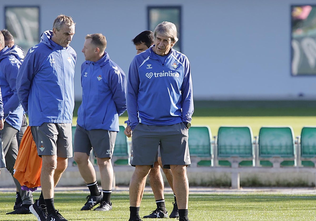 https://s1.abcstatics.com/abc/www/multimedia/deportes/2025/11/25/pellegrini-entrenamiento-gomez-betis-RYH2jSVK3H0JeIDtFcZSrgJ-1200x840@diario_abc.jpg
