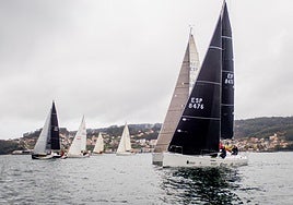 La lluvia acompaña a la flota en la tercera prueba