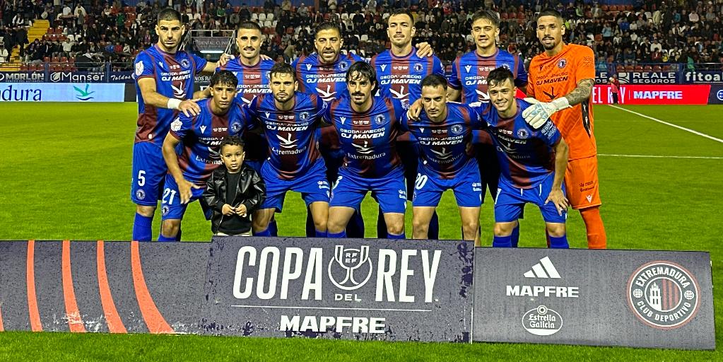 El Extremadura, meditando el cese de su entrenador en la semana en que recibe al Sevilla en la Copa