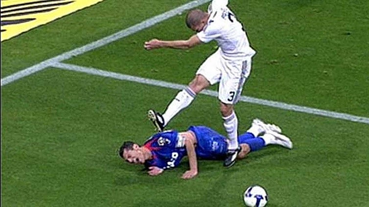 Casquero recuerda la agresión de Pepe: «Menos mal que no sucedió en el Sevilla de mi época con Pablo Alfaro»